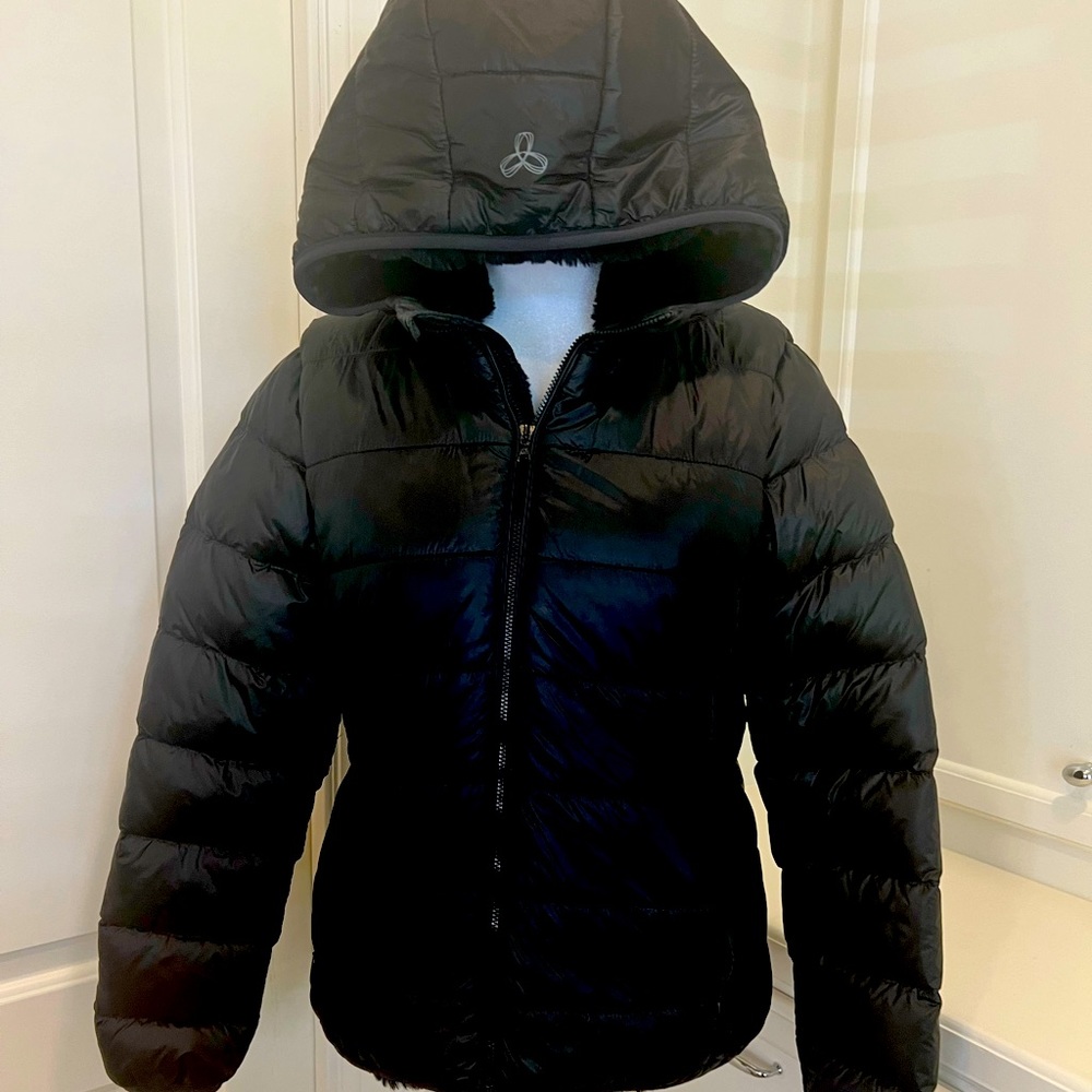 Aritzia TNA black puffer, faux fur lined, zipper pockets